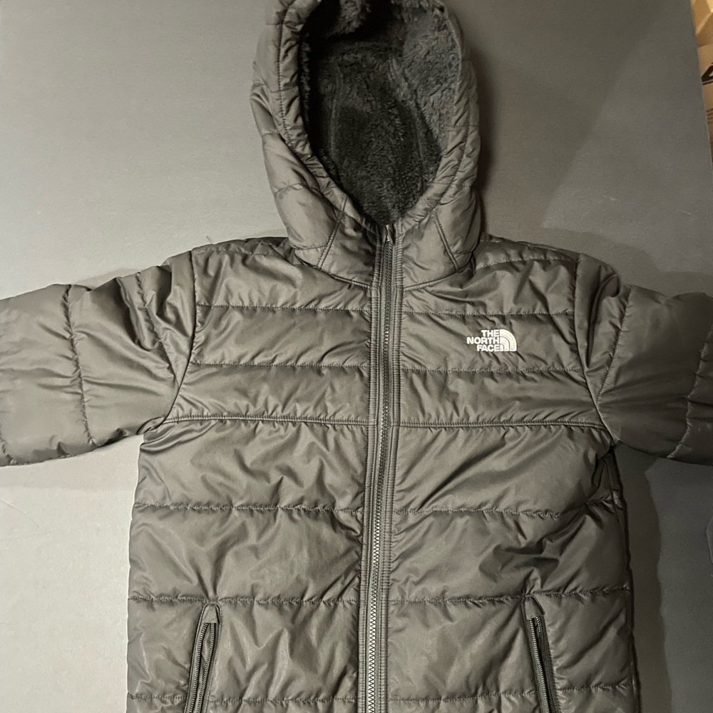 The North Face boys Lg REVERSIBLE winter coat